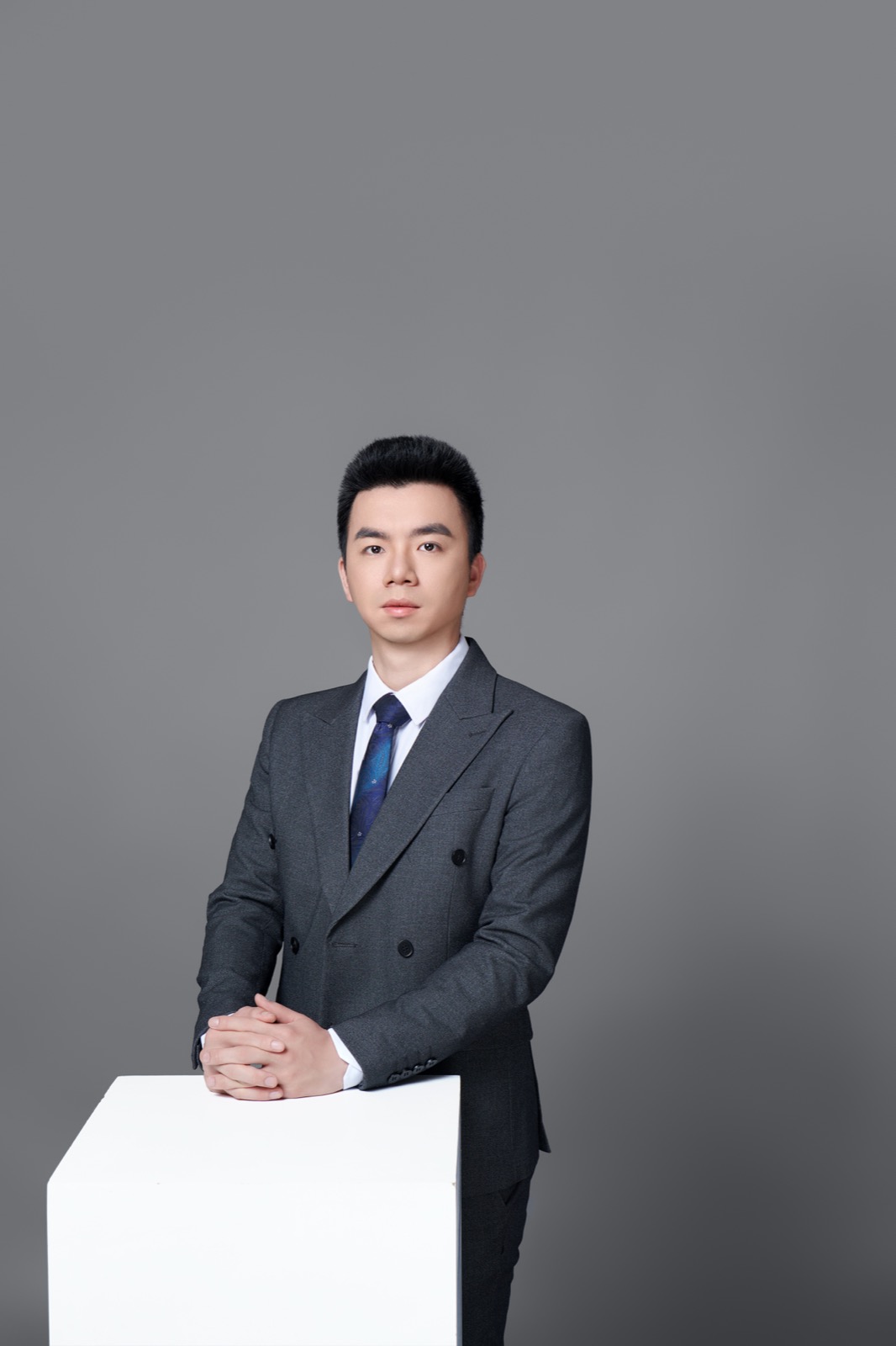 陈灵军形象照
